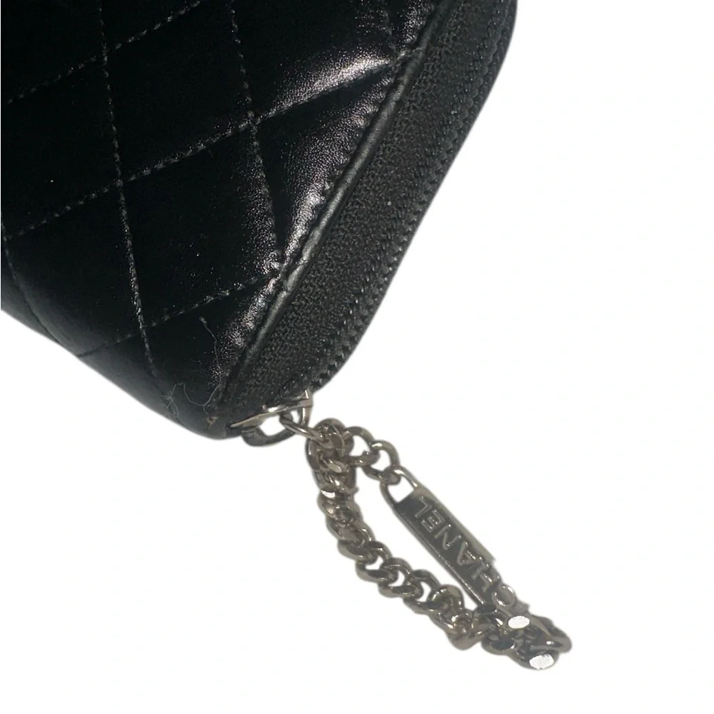 CHANEL Black Quilted Zipper Wallet
